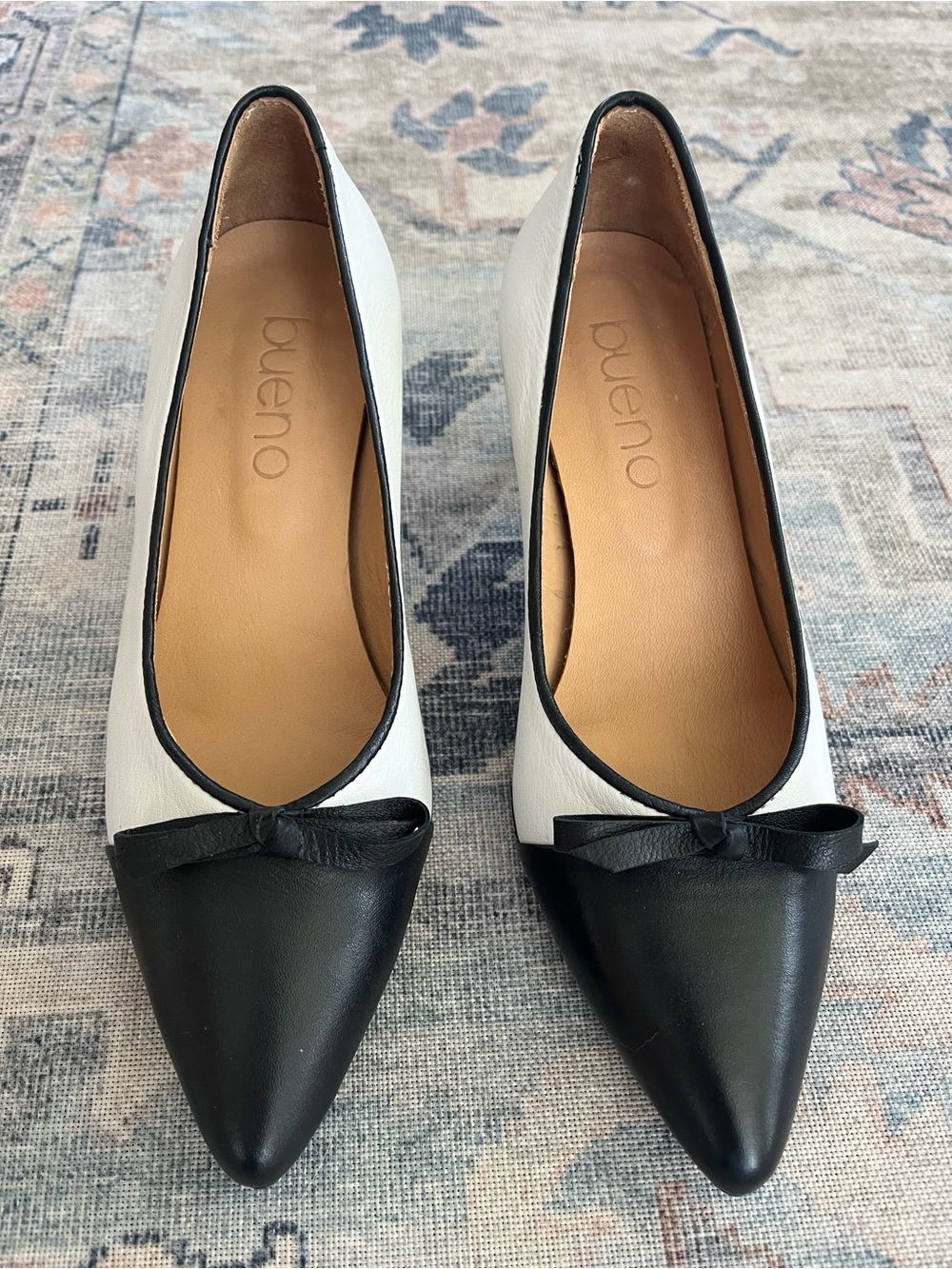 Bueno Two-Tone Black and White Pointed-Toe Ballet Flats size 37